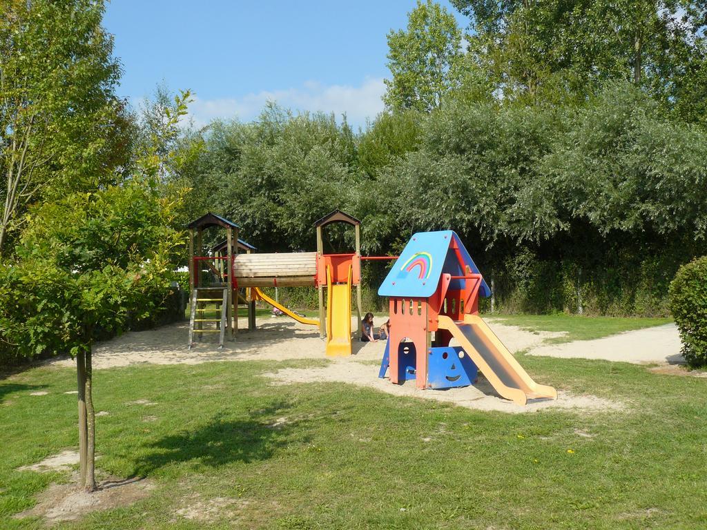Camping Des Roses كويند المظهر الخارجي الصورة